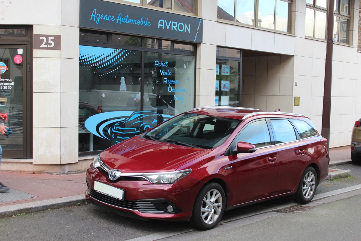 Toyota Auris II (2) TOURING SPORTS HYBRIDE 136 DYNAMIC (Ethanol