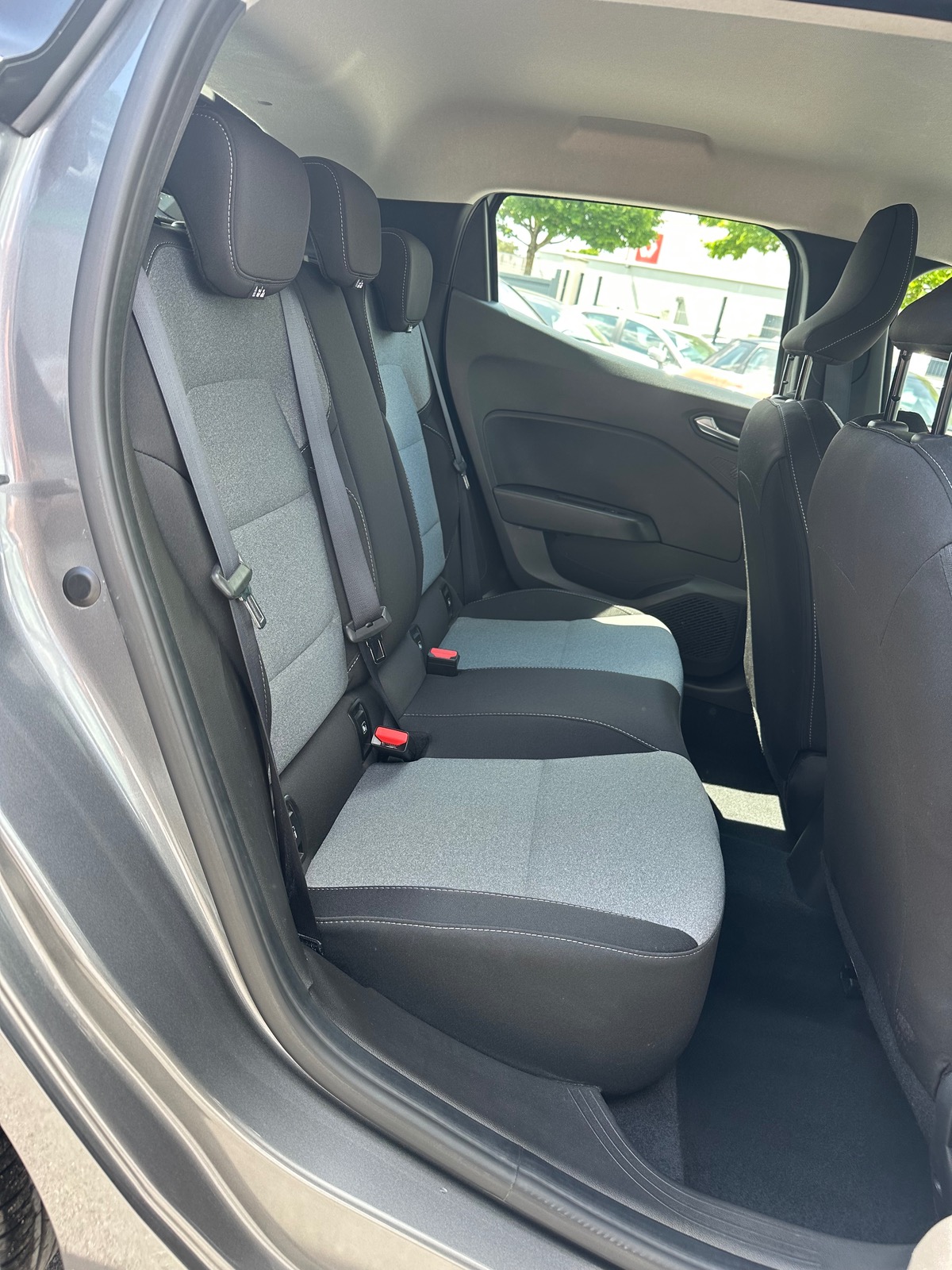 RENAULT Clio V FACELIFT 1.0 TCE 90CH / PRIX HORS TAXE POUR L'EXPORT