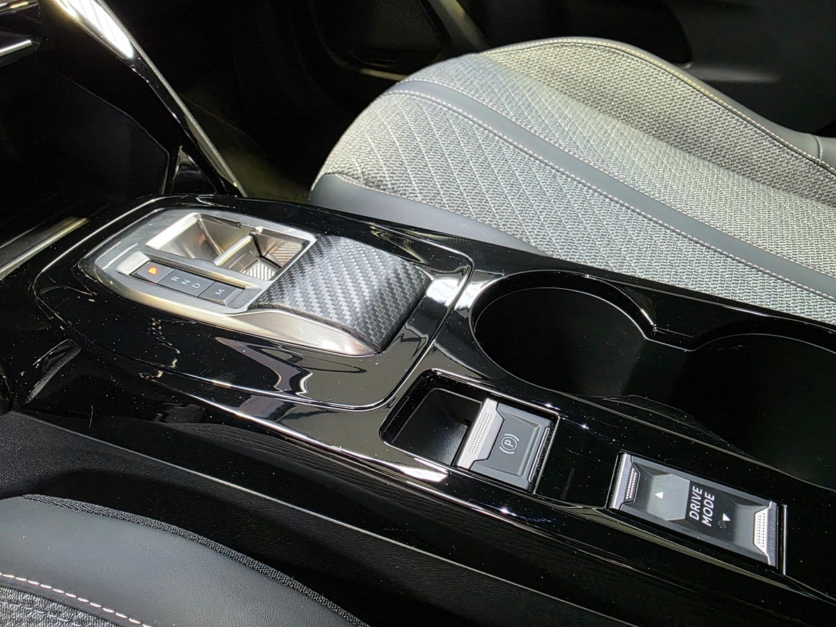 Peugeot 2008 II 130CH ALLURE BVA // ATTELAGE