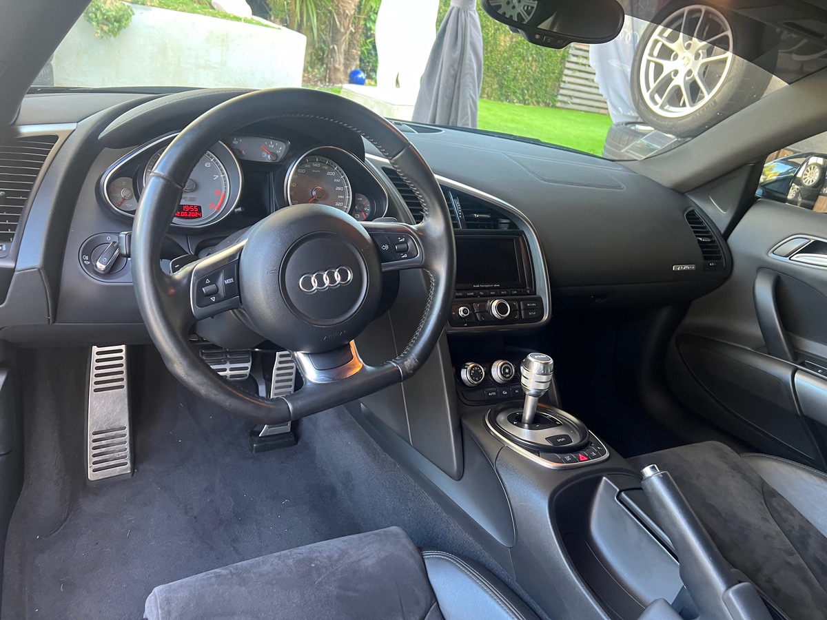 Audi R8 4.2 fsiq fass 1  entretien concessionnaire 