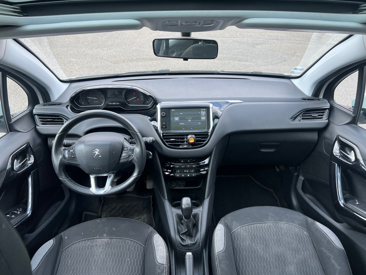 Peugeot 208 100 Cv BlueHDI STYLE, SUIVI COMPLET, TOIT PANORAMIQUE, SIEGES CHAUFFANTS