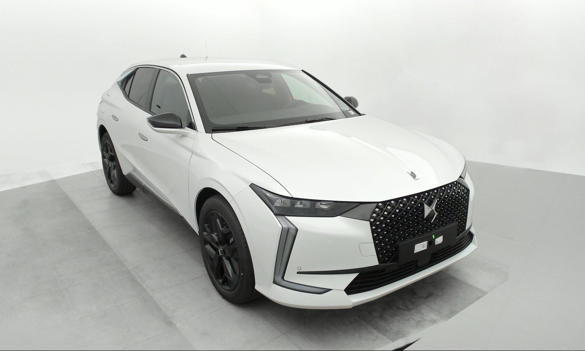 DS DS 4 BlueHDi 130 EAT8 Pallas Blanc Nacré  Prix catalogue 43 450,00 € TTC