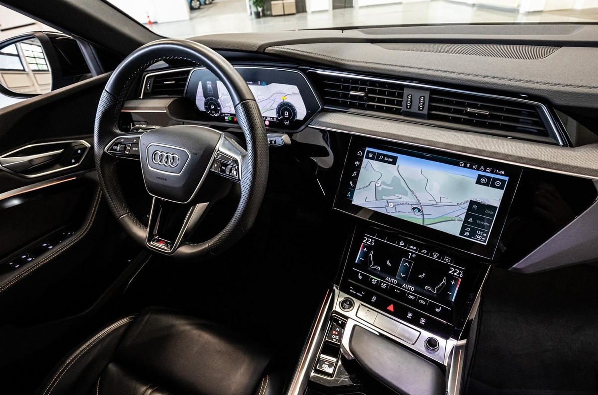 Audi e-tron Sportback 55 408ch S Line e-quattro Black Edition Bang&Olufsen Toit ouvrant
