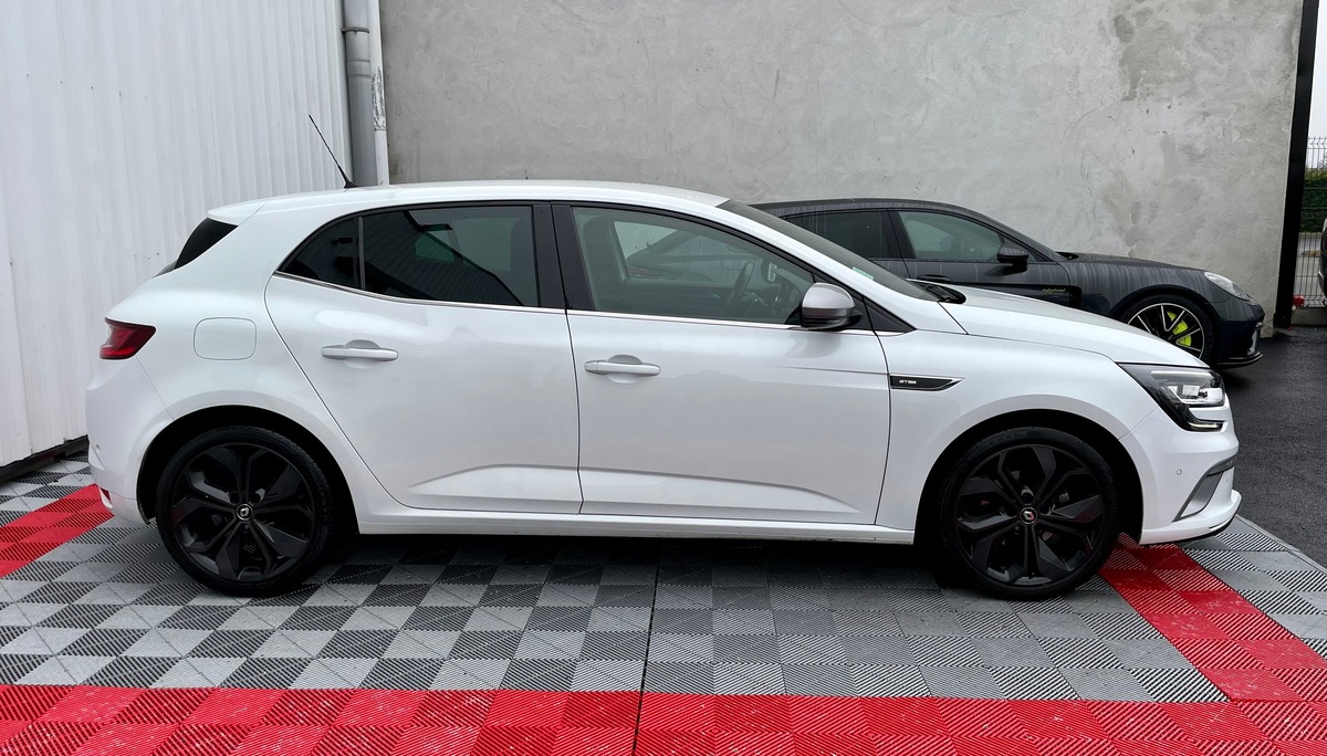 RENAULT Megane IV 4 1.3 TCE 140 GT-LINE EDC