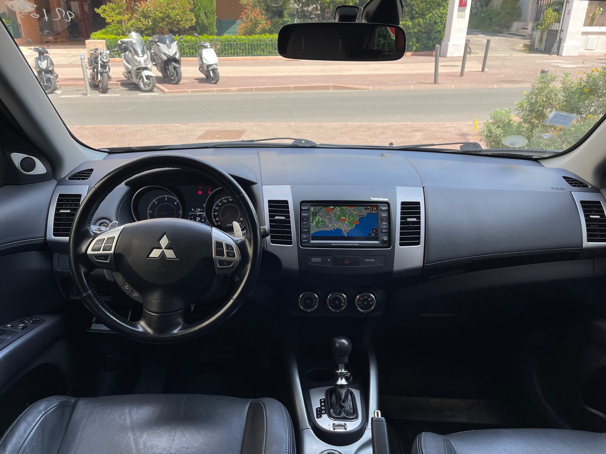 Mitsubishi Outlander 2.2 DI-D 156 CV 4WD 7 Places/Entretien complet Constructeur/Toit Ouvrant
