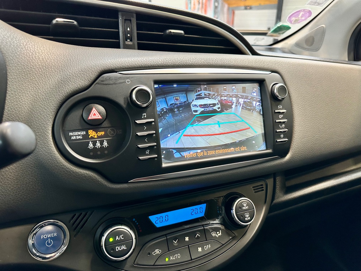 Toyota Yaris III (2) Hybrid 100H Dynamic 5P BVA