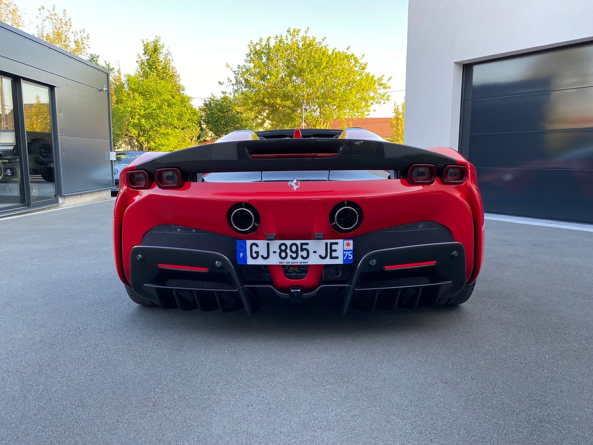 Ferrari SF90 SPIDER / TVA / 1ERE MAIN / 300 KMS