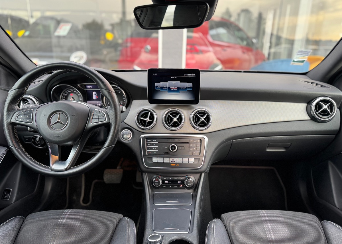 Mercedes-Benz GLA (2) 180 SENSATION 7G-DCT