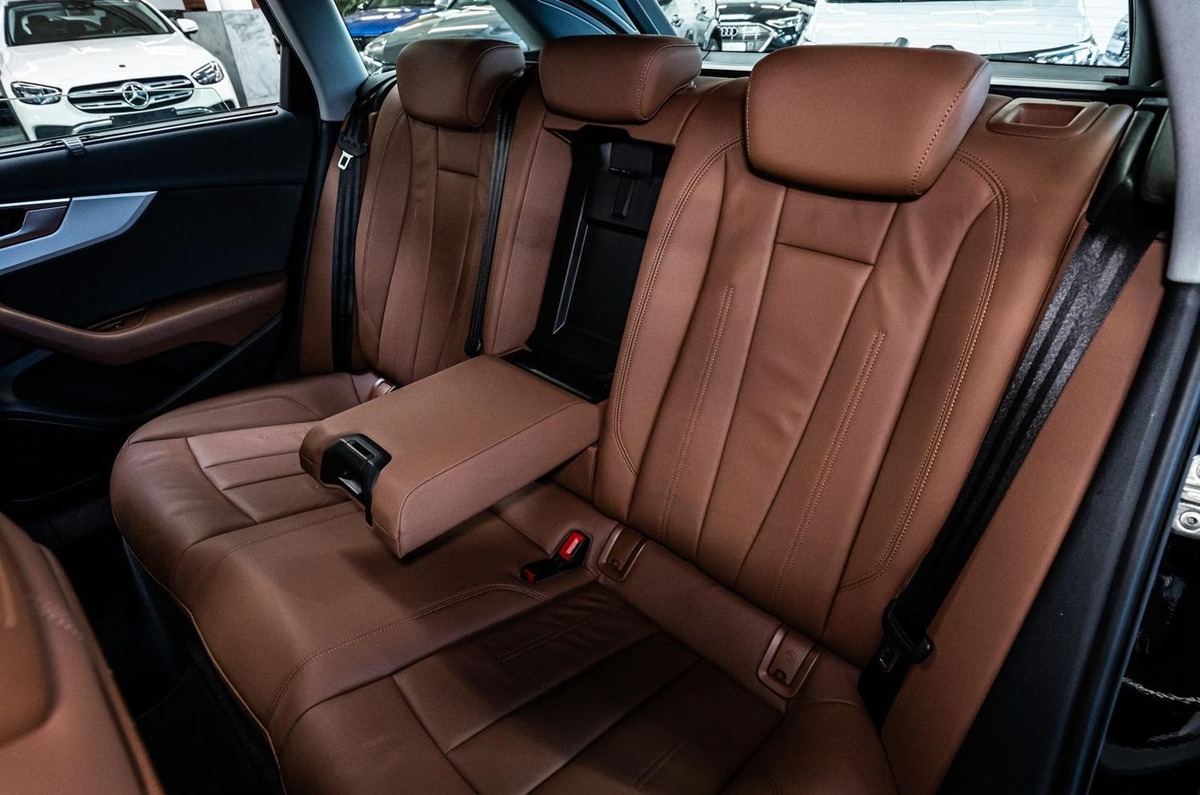 Audi A4 Allroad V 40 TDI 204ch Avus quattro S tronic 7 Attelage Aff Tête haute