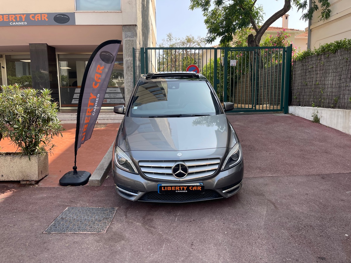 Mercedes Benz CLASSE B 200 i 156 cv / Toit Ouvrant / Caméra de recul / GPS / Harman Kardon