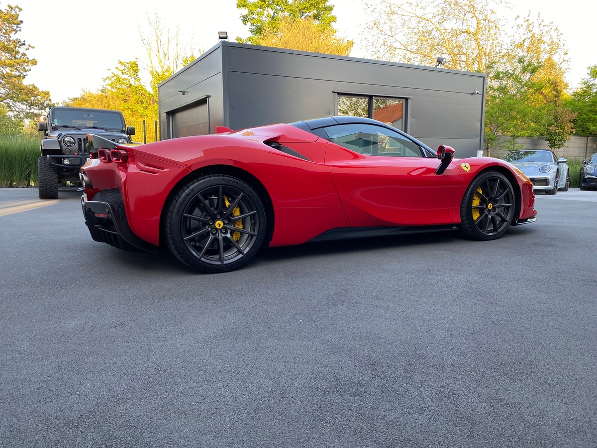Ferrari SF90 SPIDER / TVA / 1ERE MAIN / 300 KMS
