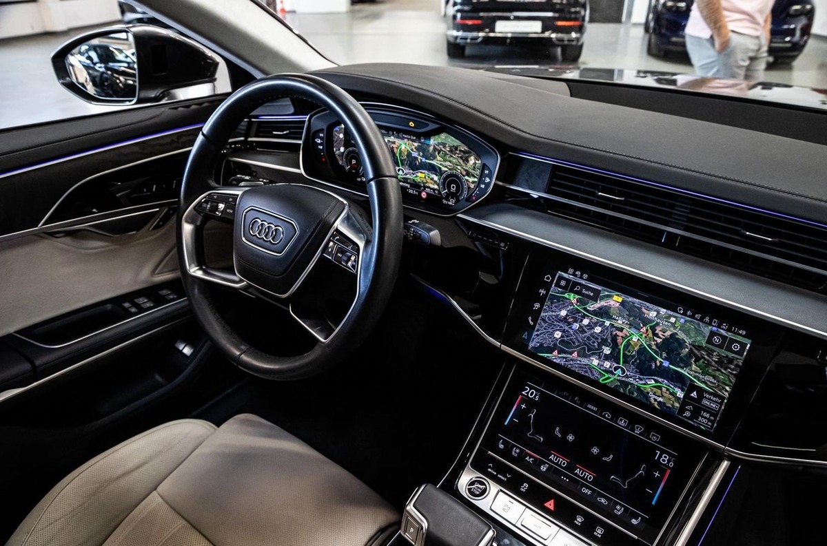 Audi A8 IV 60 TFSI e 462ch Avus quattro tiptronic 8 Toit ouvrant Bang&Olufsen