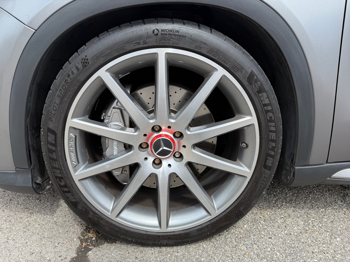 Mercedes-Benz GLA 45 AMG 2.0 4MATIC 7G-DCT 360cv, Toit ouvrant, Sièges électriques chauffants.
