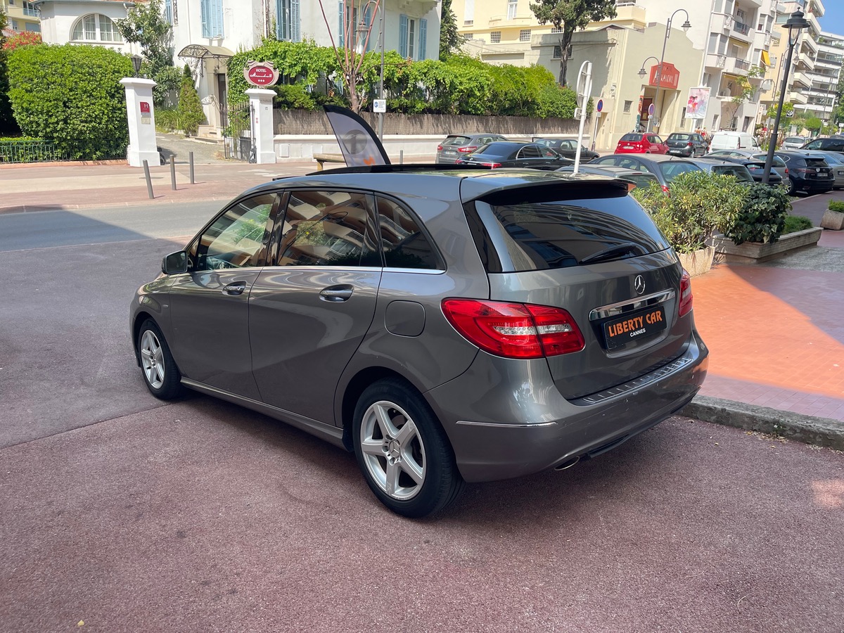 Mercedes Benz CLASSE B 200 i 156 cv / Toit Ouvrant / Caméra de recul / GPS / Harman Kardon