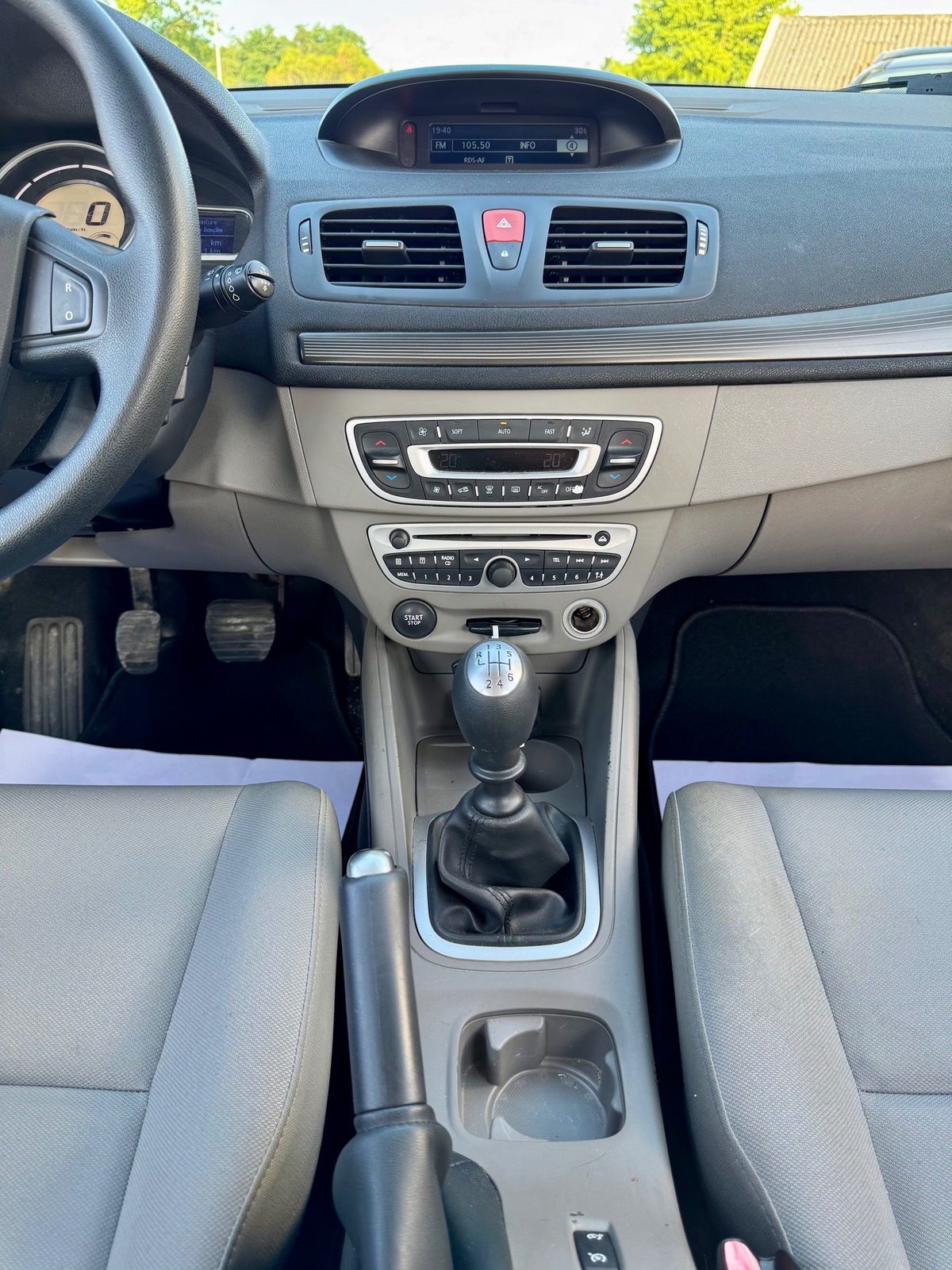 RENAULT Megane III TCE 130 CV EXPRESSION PREMIÈRE MAIN