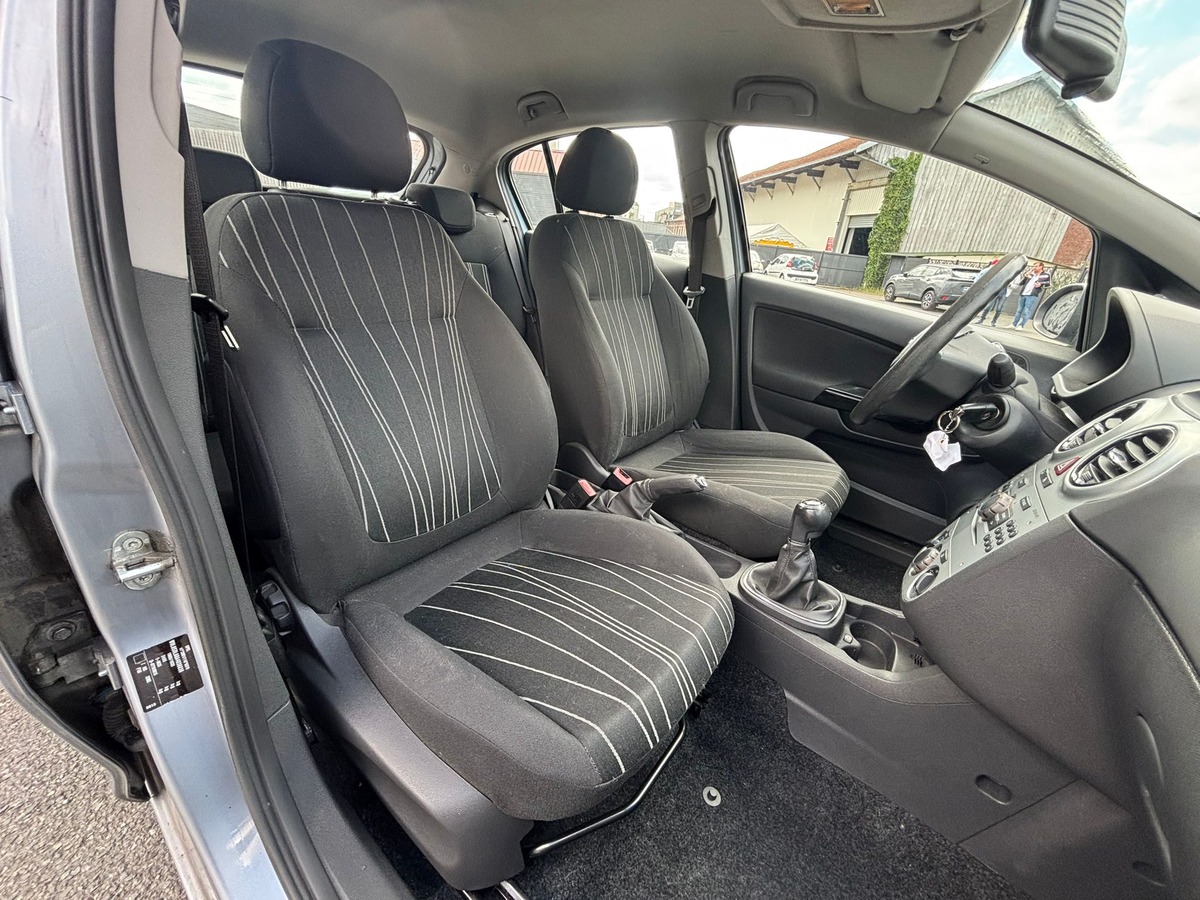 Opel Corsa 1.2 80 TWINPORT - 5 PORTES - Révisée - Garantie