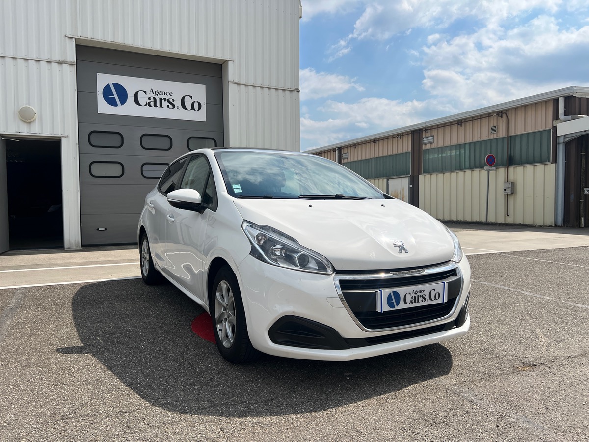 Peugeot 208 100 Cv BlueHDI STYLE, SUIVI COMPLET, TOIT PANORAMIQUE, SIEGES CHAUFFANTS