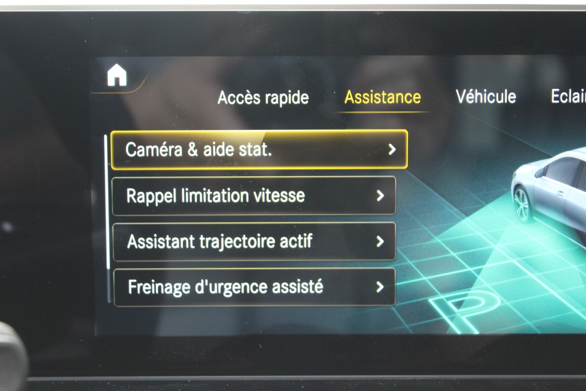 Mercedes Benz CLASSE B III 180 D AMG LINE 7G-DCT  (attelage)