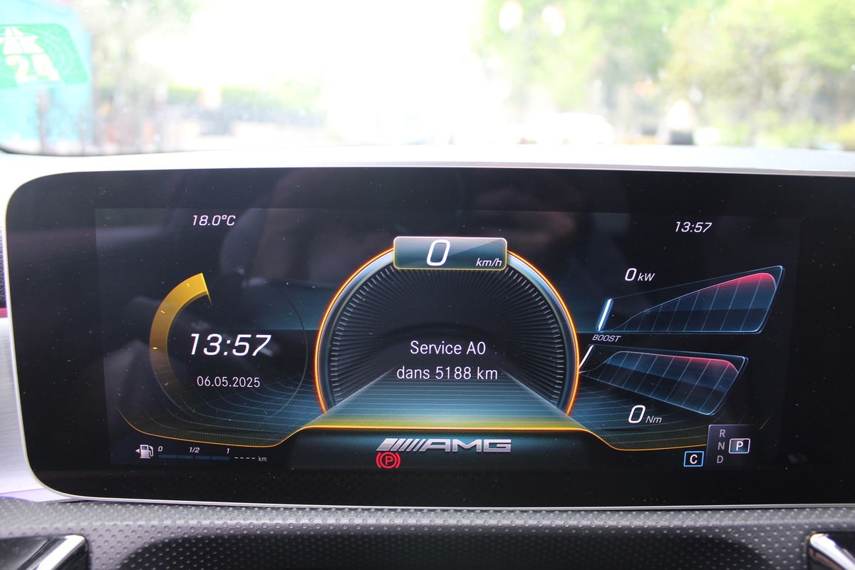 Mercedes-Benz Classe A IV 35 AMG  306 CV 4MATIC 7G-DCT Toit Ouvrant/ Burnmatser / keyless Go....
