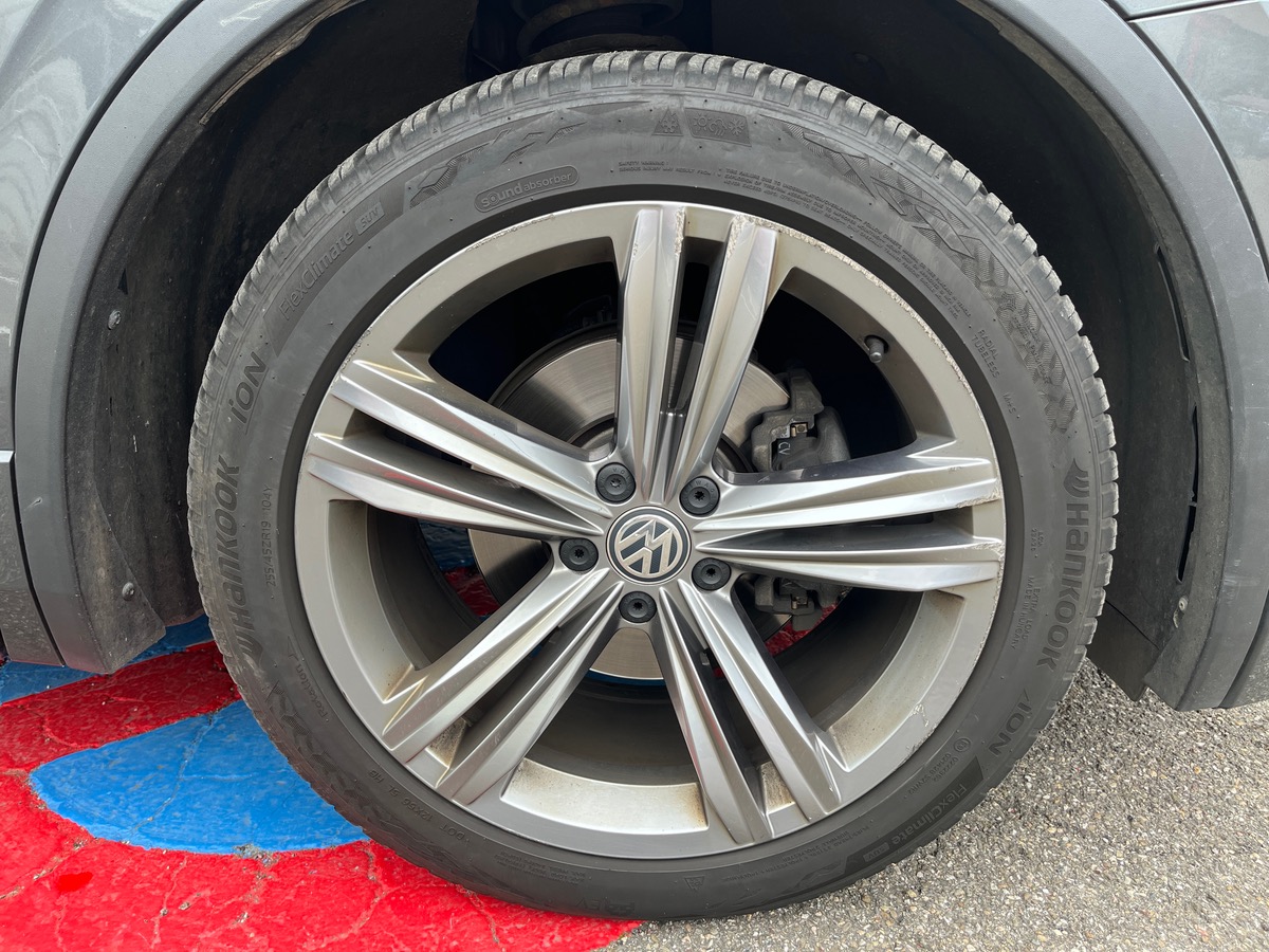 Volkswagen Tiguan 2.0 TDI 150ch DSG7 CARAT R-LINE , Suivi complet, Toit ouvrant, I-Cockpit