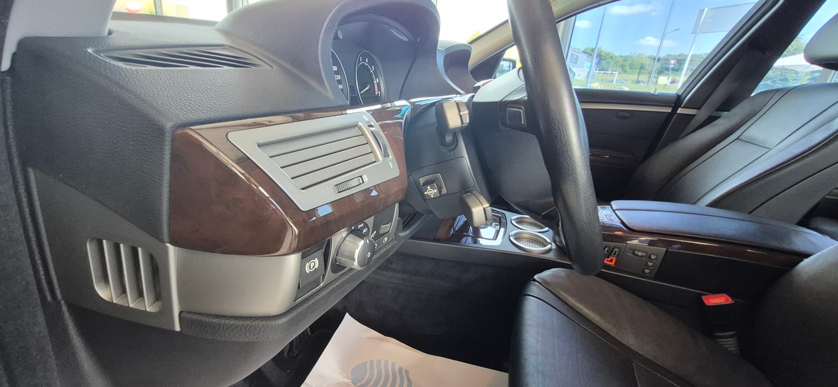 Bmw Série 7 740i 303CV