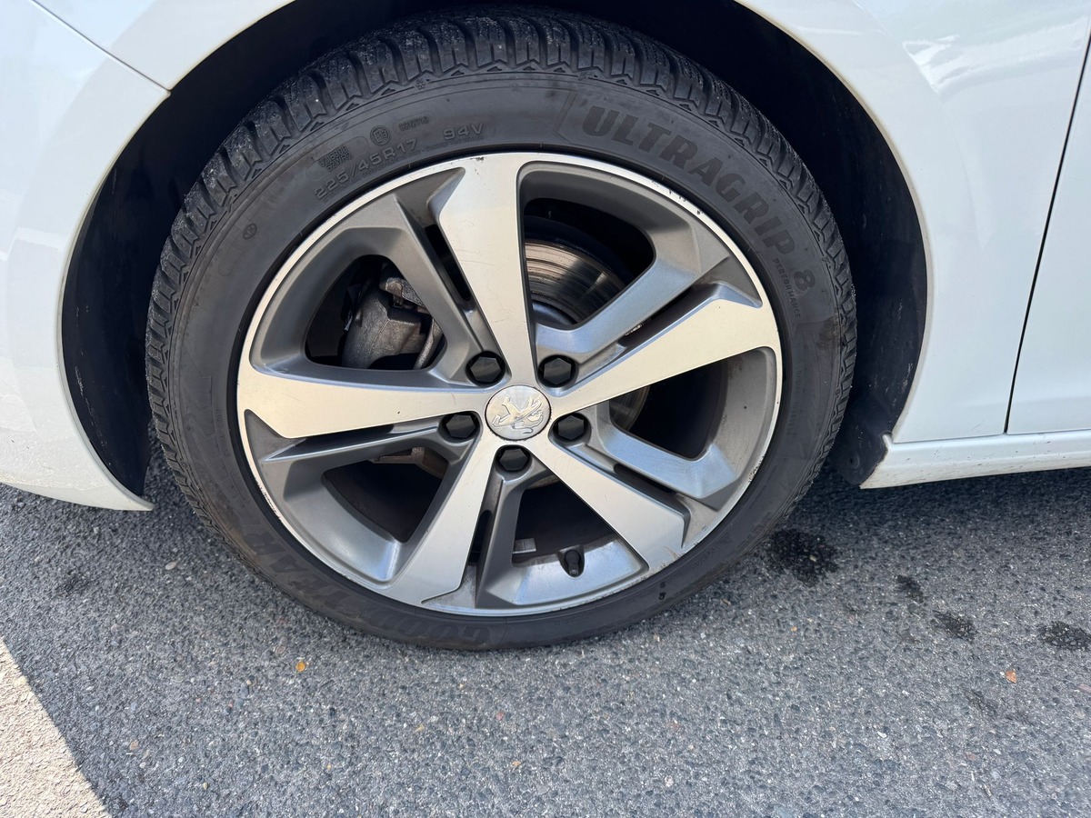 Peugeot 308 PHASE II 1.6 HDI 115 ALLURE