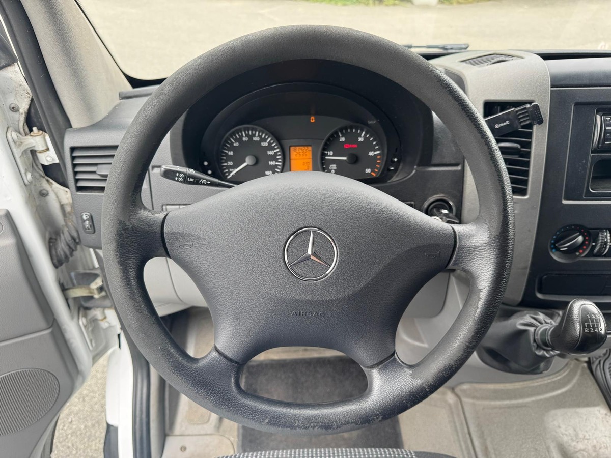Mercedes-Benz Sprinter 906.613 210CDI 2.2 Fourgon moyen tôlé 3.0T 95 cv
