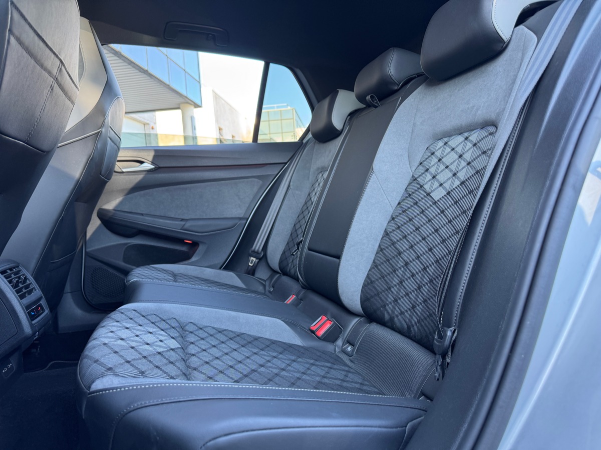 Volkswagen Golf VIII 8 R line 1.5 eTSi DSG7 150 cv - Toit Ouvrant - IQ Light - Full options *