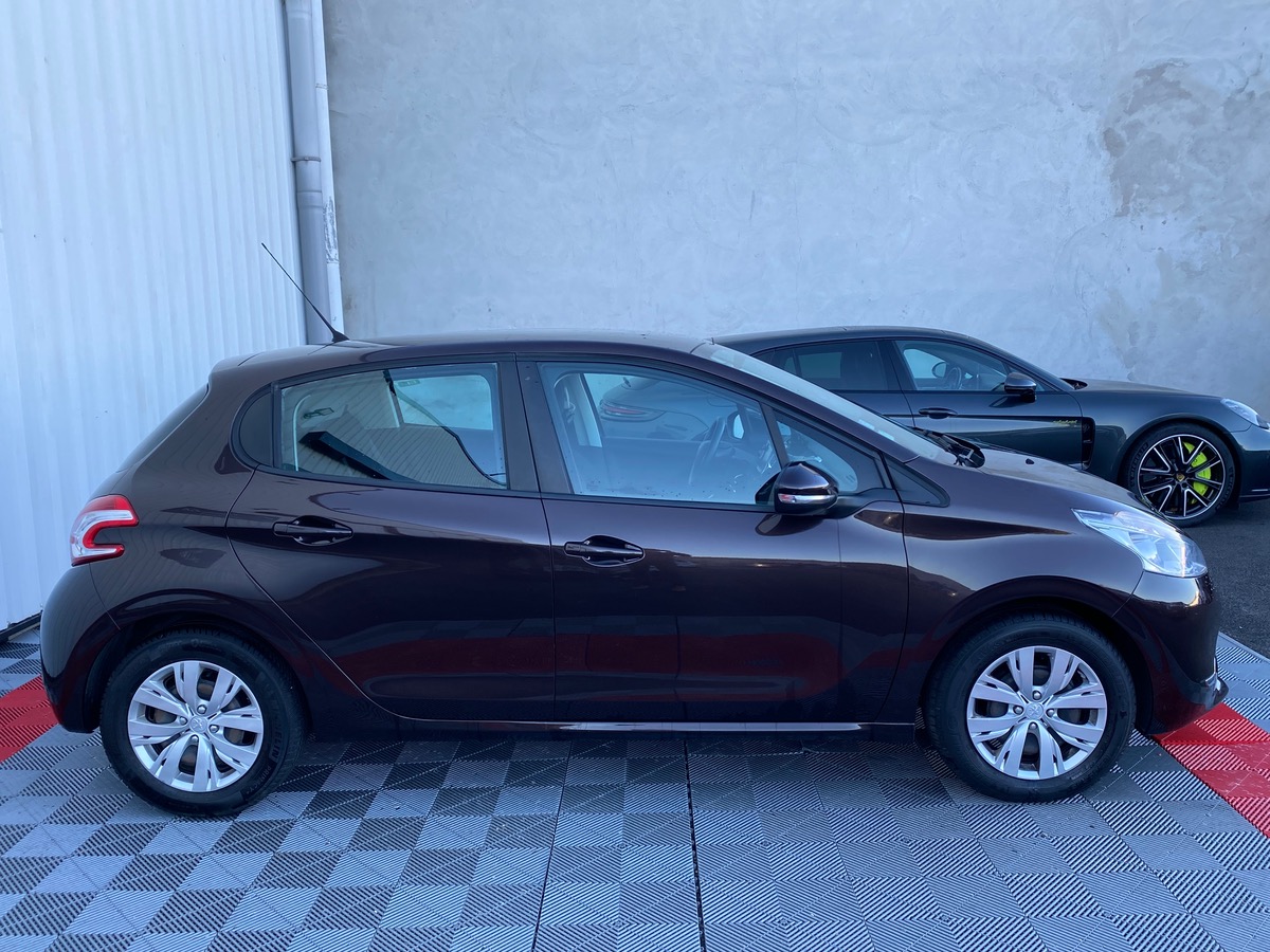 Peugeot 208 1.0 VTi 68 URBAN b