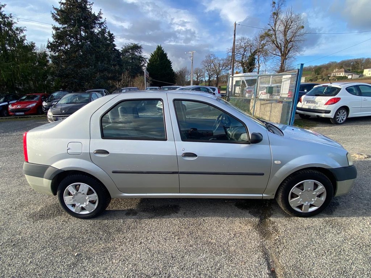 Dacia Logan 1.5 dci 70cv 1ere main 143679km avec crochet d’attelage