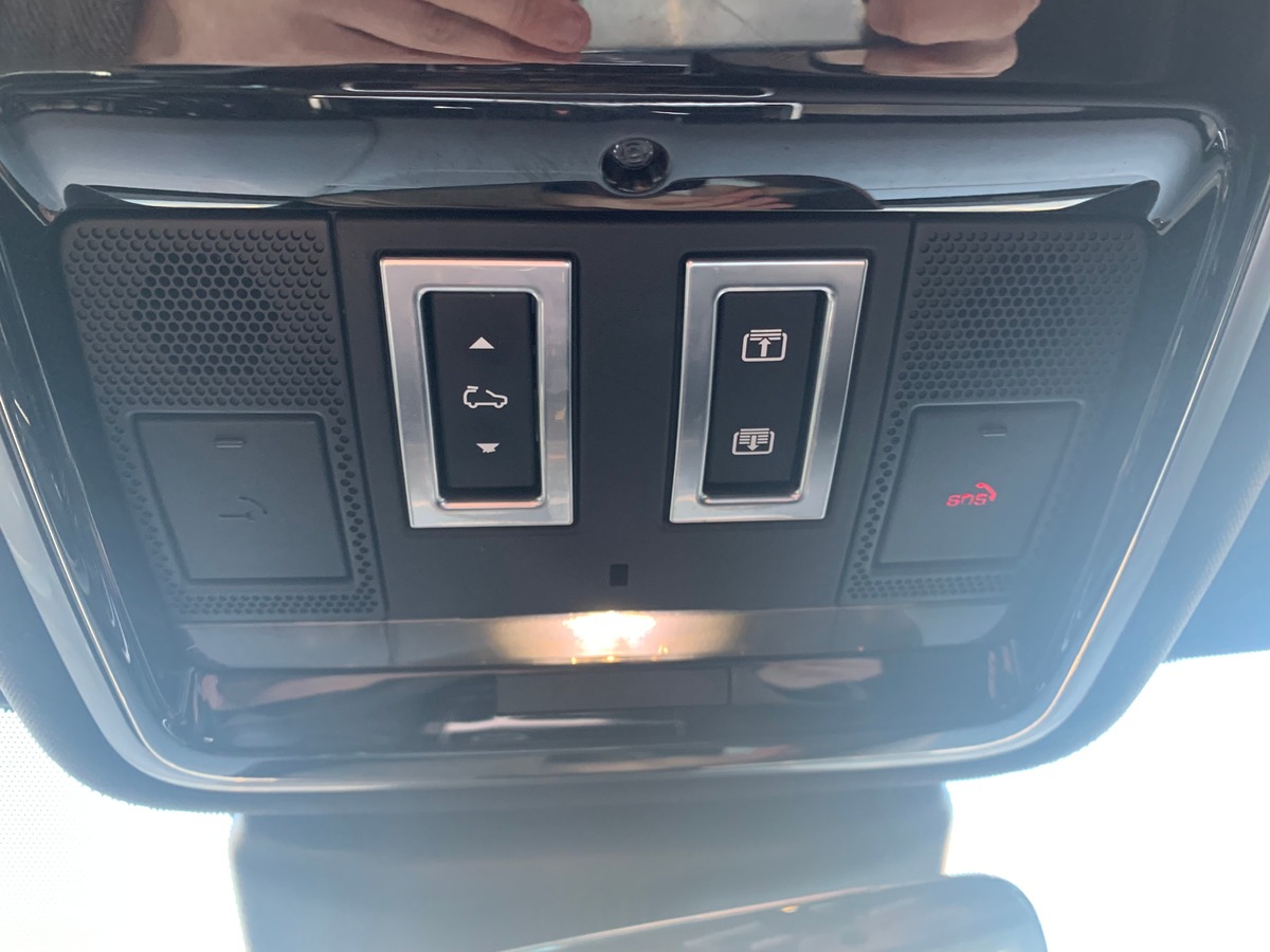 Land-Rover Range Rover Velar R-DYNAMIC 300