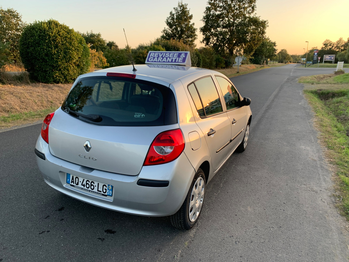 RENAULT Clio 1.2i 16v 75CV 108879KM