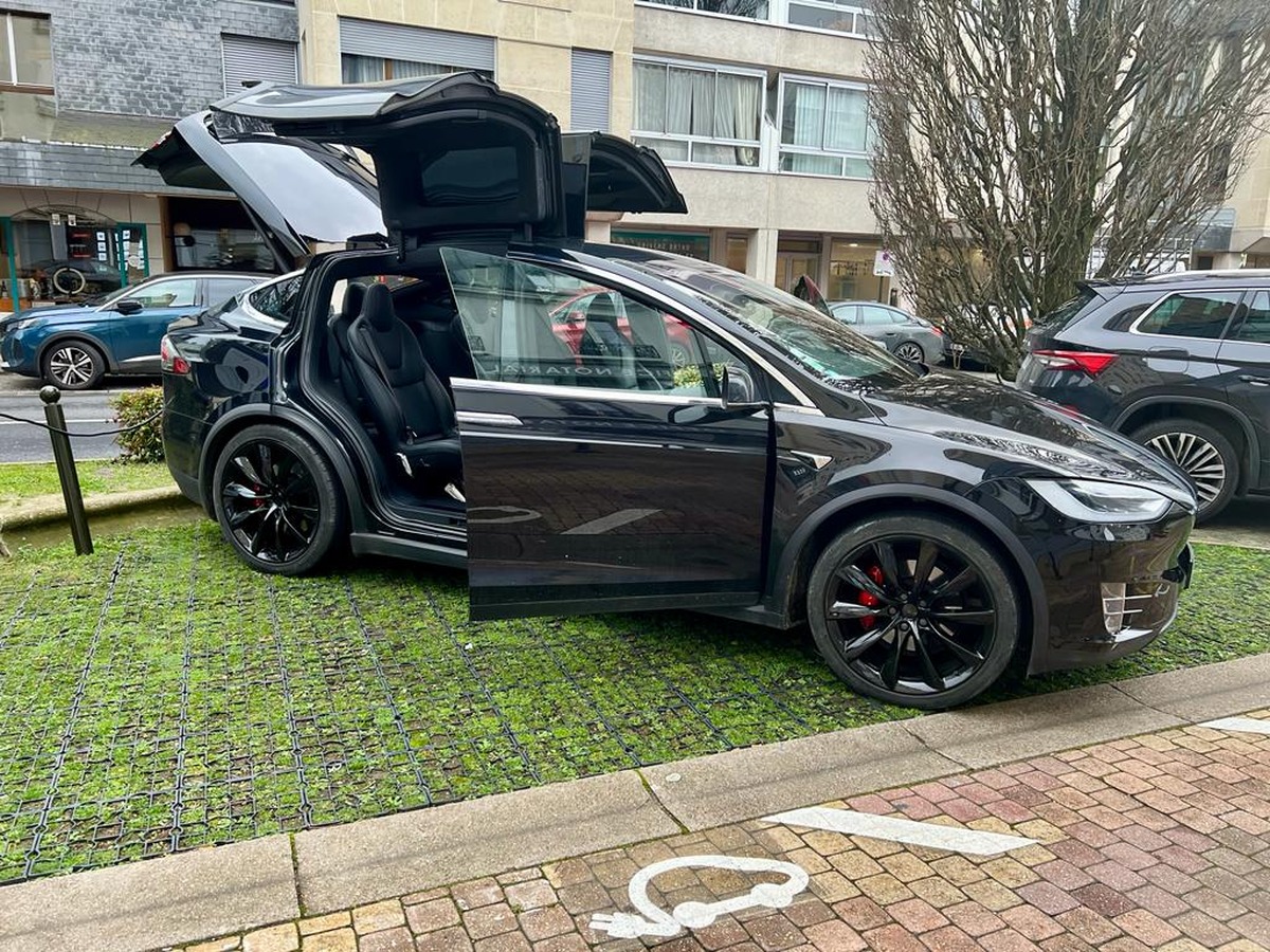 Volant chauffant en fibre de carbone compatible avec Tesla Model 3 Model Y