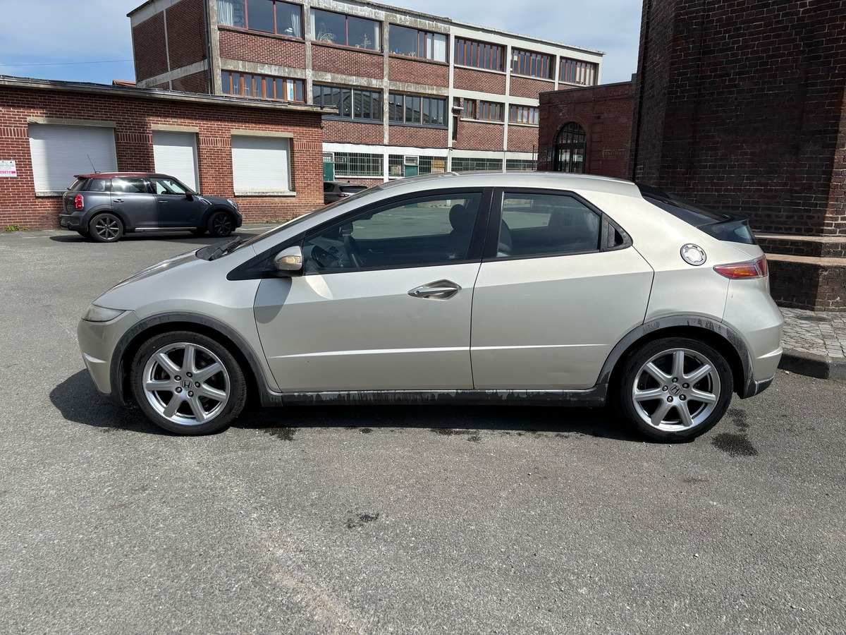 Honda Civic 1.8 VTEC 140 - Finition Sport - Garantie
