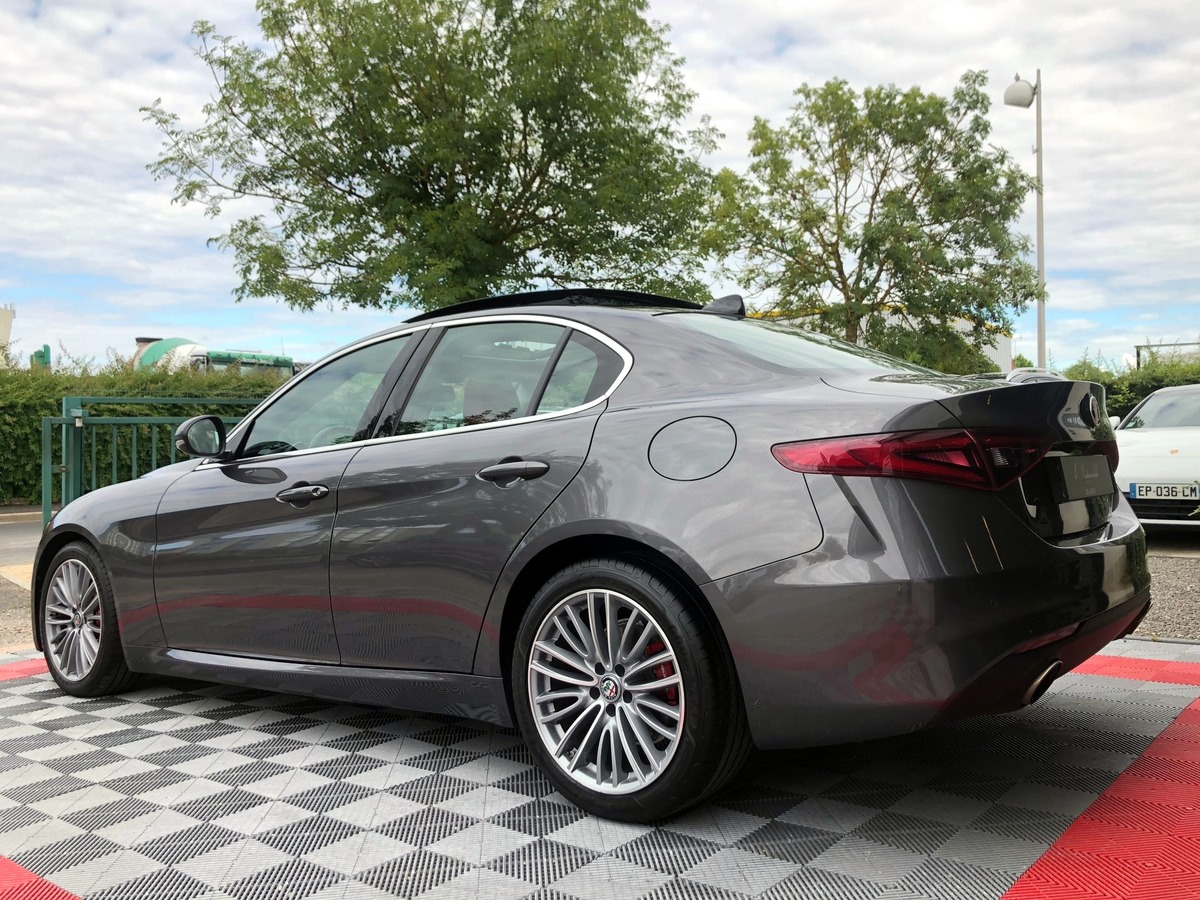 Alfa Romeo Giulia 2.0 TB 200 LUSSO EDITION AT8