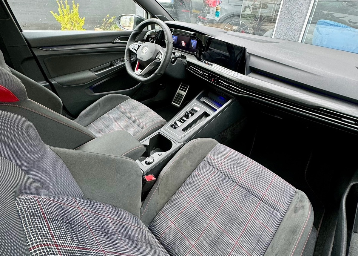 Volkswagen Golf GTI VIII 245 PERFORMANCE