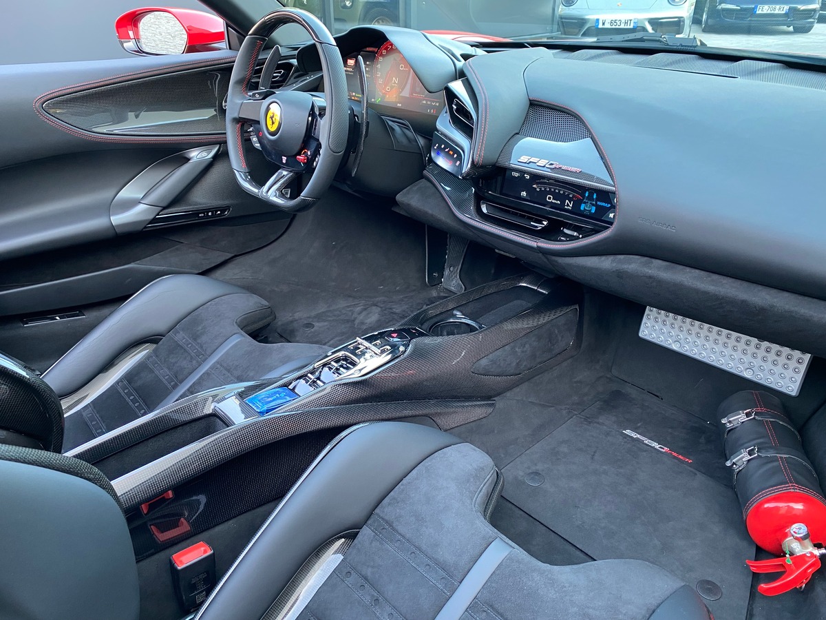 Ferrari SF90 SPIDER / TVA / 1ERE MAIN / 300 KMS