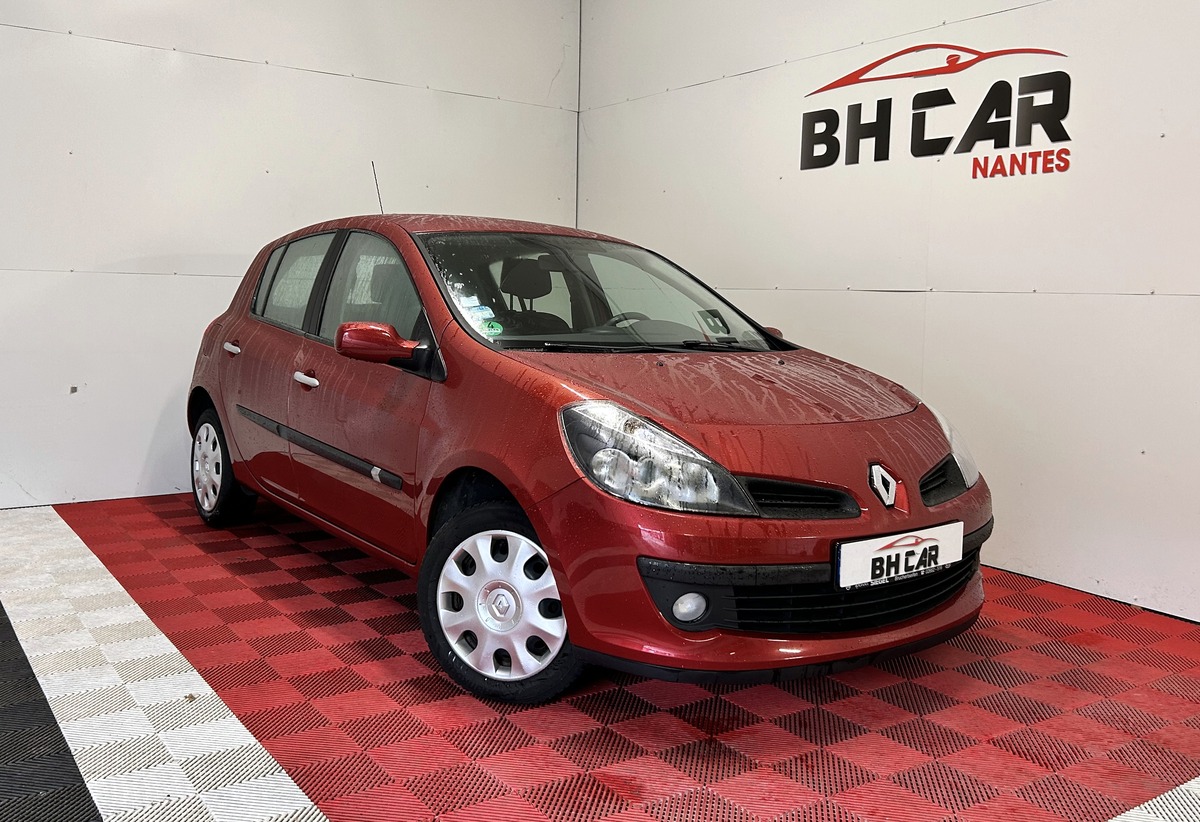 Image: RENAULT Clio 1.2i 75 CH