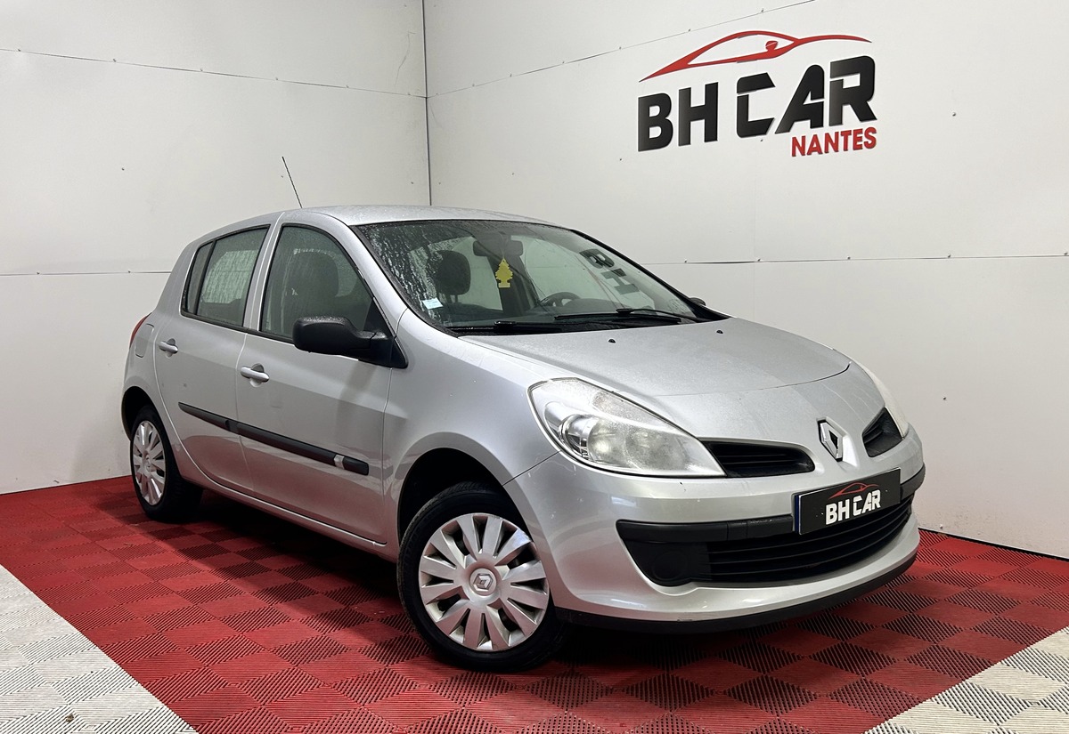 Image: RENAULT Clio 1.2i 75 CH