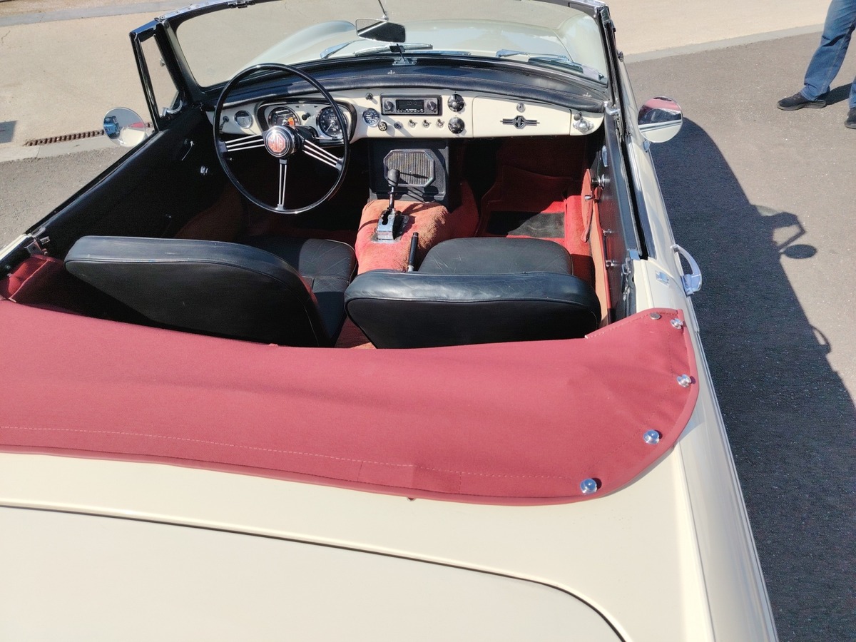 MG MG B CABRIOLET , 1965, boite auto MODELE TRES RARE