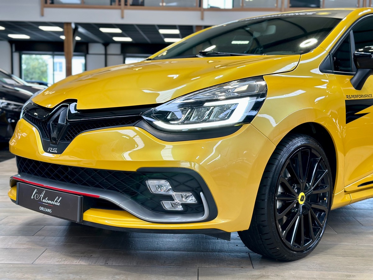 RENAULT Clio IV RS (2) 1.6 200 EDC6