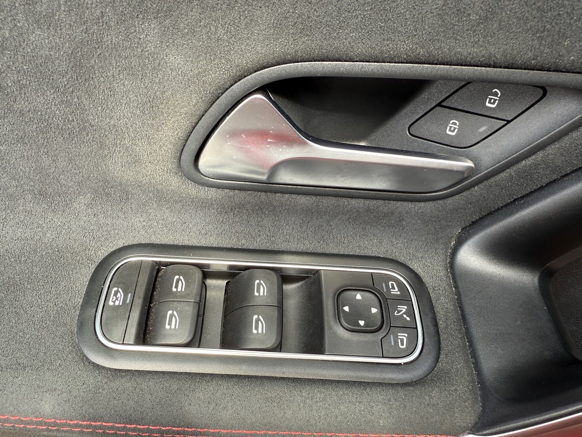 Mercedes-Benz Classe A 180 AMG line 1.3 136 cv, Toit ouvrant, Burnmeister, Sièges chauffants