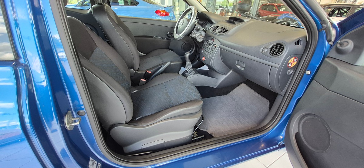 RENAULT Clio III 1.2L  75CV