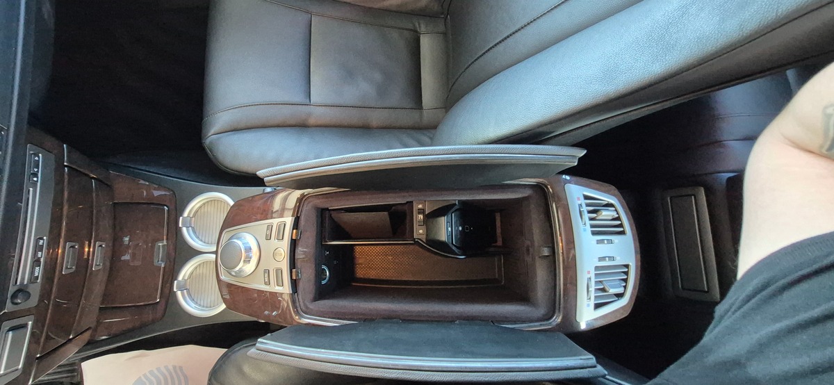 Bmw Série 7 740i 303CV