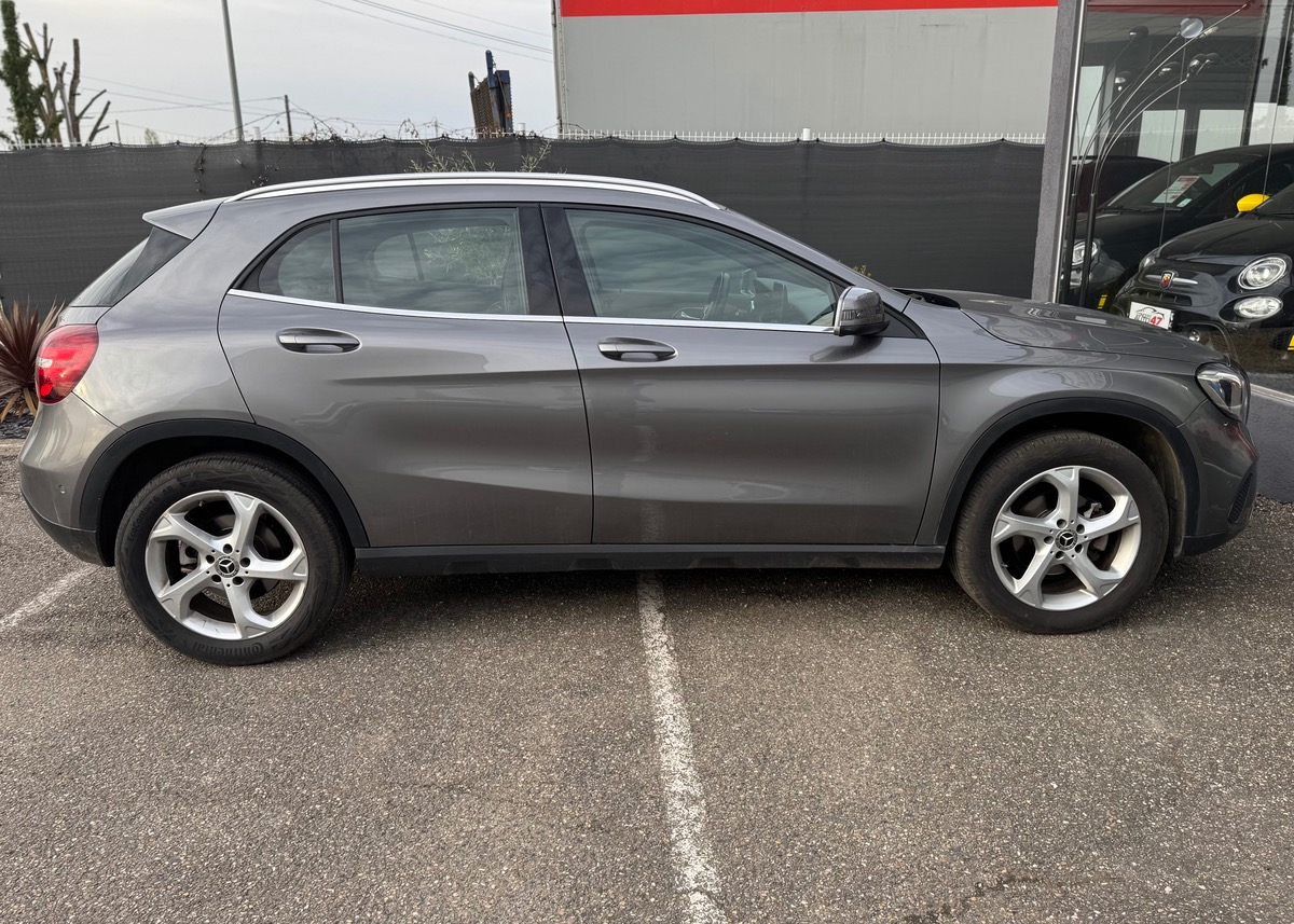 Mercedes-Benz GLA (2) 180 SENSATION 7G-DCT