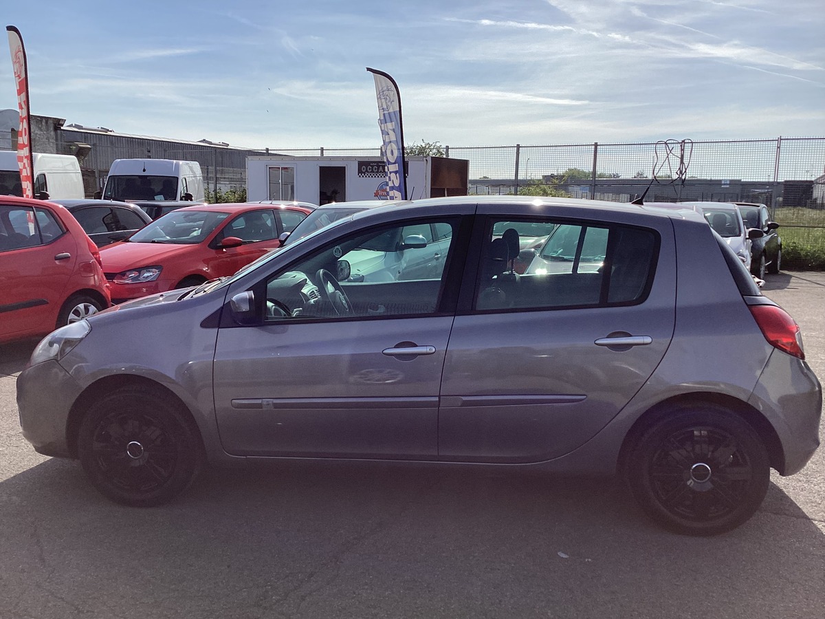 RENAULT Clio 1.2 Authentique