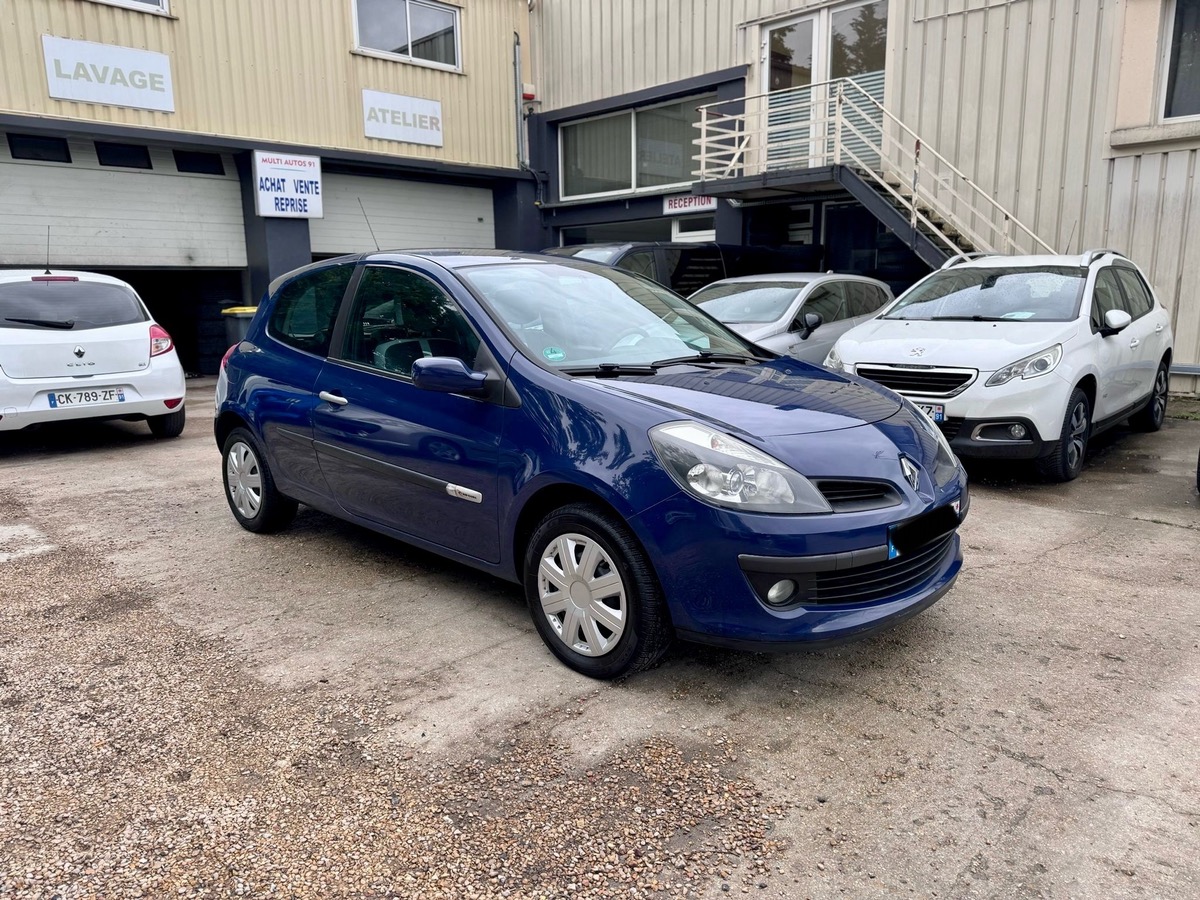 RENAULT Clio III 1,2 75cv