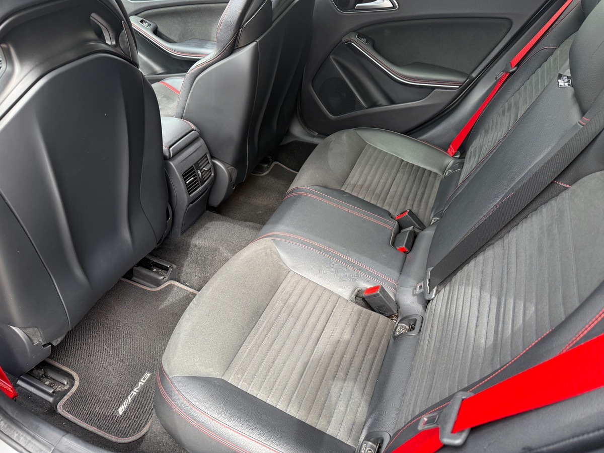 Mercedes-Benz GLA 45 AMG 2.0 4MATIC 7G-DCT 360cv, Toit ouvrant, Sièges électriques chauffants.
