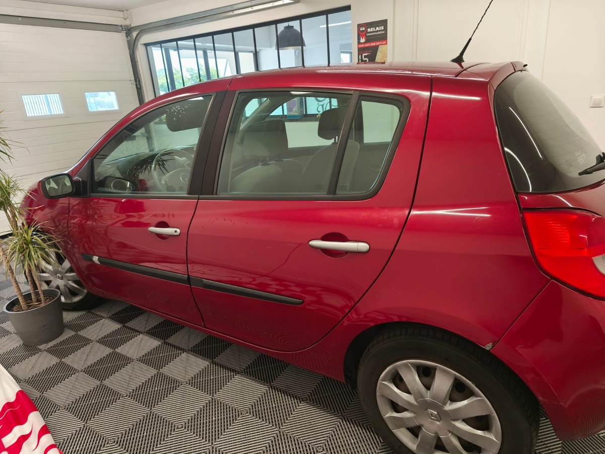 RENAULT Clio 1.5 DCI - Garantie 3 mois-