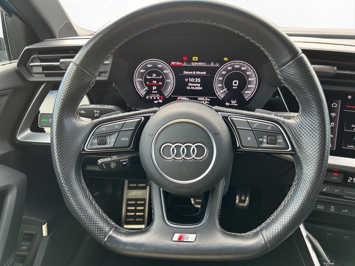 Audi A3 Sportback IV 40 TFSI e 204ch S tronic 6 / Bang & Olufsen / hayon électrique / volant méplat